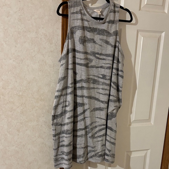 Terra & Sky Dresses & Skirts - Terra & Sky Gray Animal Print Mini Dress 2X like new.